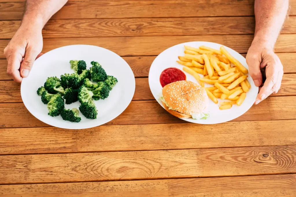 Clínica del Crecimiento | obesidad infantil,sobrepeso y obesidad Comparación entre una comida saludable y una comida ultraprocesada