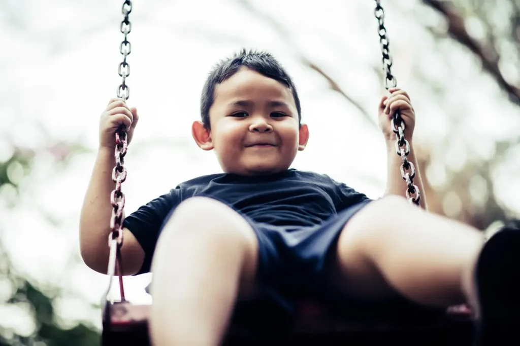 Clínica del Crecimiento | obesidad infantil,sobrepeso y obesidad Niño con sobrepeso recibiendo orientación nutriciona