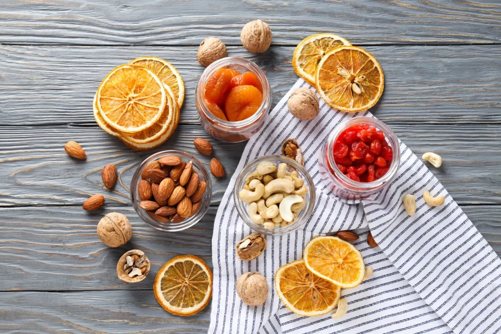 Clínica del Crecimiento | vitaminas y minerales,que son las vitaminas y minerales,vitaminas importantes para el crecimiento,para que sirven las vitaminas y minerales,beneficios de vitaminas y minerales Frutas cítricas y nueces - fuentes de vitamina C y E - Clinica de crecimiento