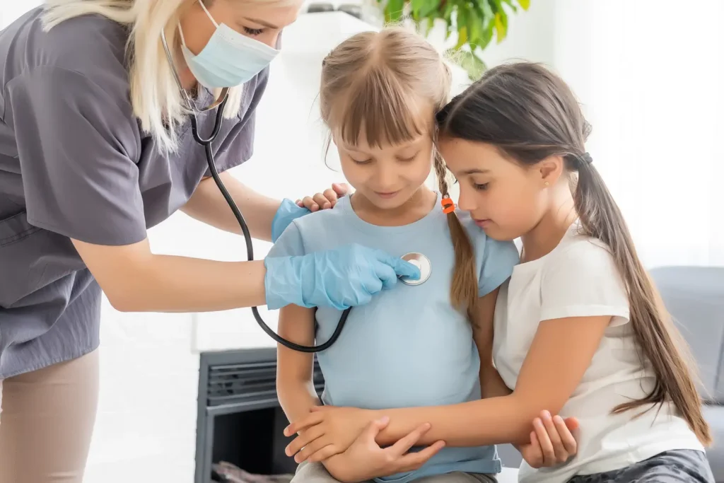 Clínica del Crecimiento | regreso a clases,Cómo preparar a tu hijo para el regreso a clases,lonchera saludable,horarios de sueño,chequeo médico Consulta pediátrica de chequeo médico antes del regreso a clases-clinica del crecimiento